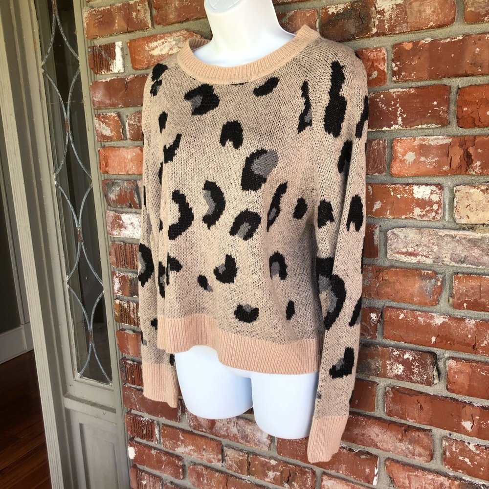 Lush taupe leopard sweater size large